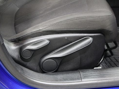 Used 2015 Chrysler 200 Limited FWD image 21
