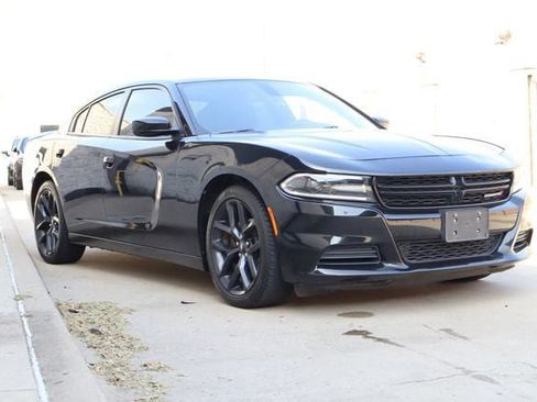 Used 2021 Dodge Charger SXT w/ Blacktop Package RWD image 2