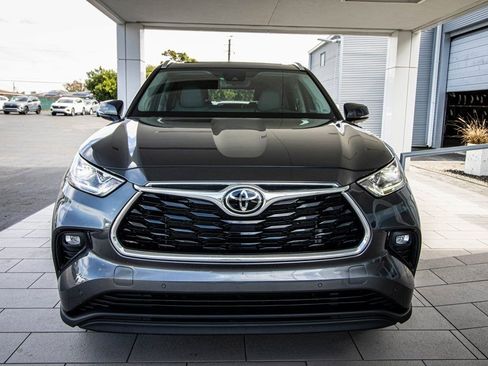 Used 2023 Toyota Highlander Limited image 7