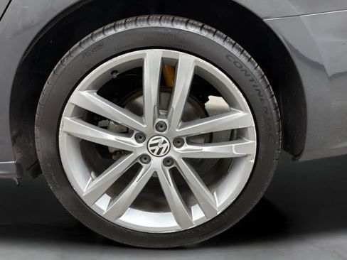 Used 2018 Volkswagen Passat 2.0T R-Line FWD image 26