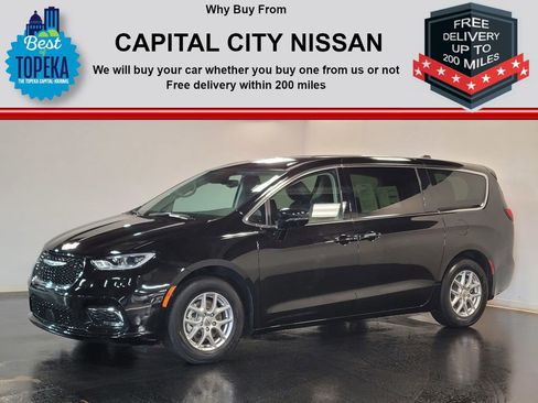 Used 2024 Chrysler Pacifica Touring-L image 5