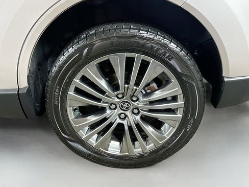 Used 2021 Toyota Venza Limited w/ Carpet Mat Package (TMS) image 29