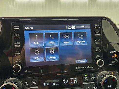 Used 2022 Toyota Highlander XLE image 28