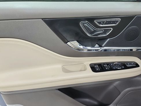 Used 2023 Lincoln Corsair AWD w/ Equipment Group 101A image 39