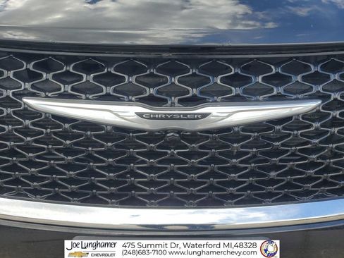 Used 2022 Chrysler Pacifica Touring-L FWD image 30