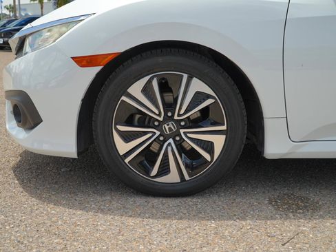 Used 2018 Honda Civic EX-L image 12