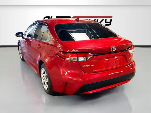 Used 2021 Toyota Corolla LE FWD image 5