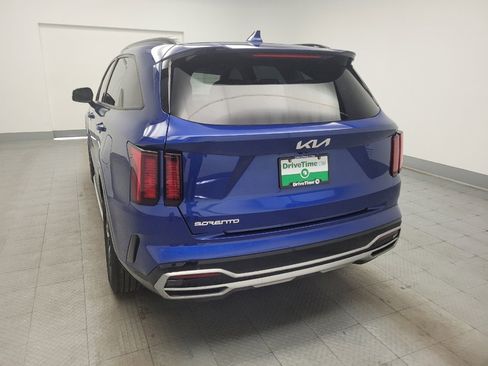 Used 2023 Kia Sorento S w/ Panoramic Sunroof Package image 6