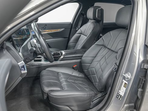 Used 2025 BMW 740i xDrive 740i xDrive image 15