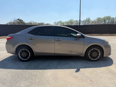 Used 2016 Toyota Corolla LE FWD image 6