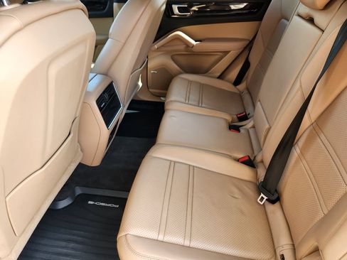 Used 2019 Porsche Cayenne AWD/4WD image 19
