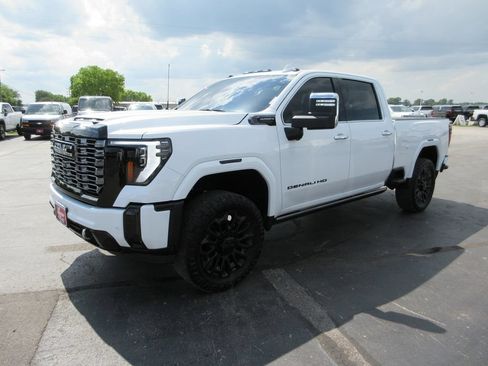 Certified 2025 GMC Sierra 2500 Denali Ultimate AWD/4WD image 13