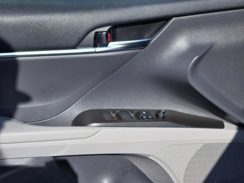 Used 2021 Toyota Camry LE FWD image 21
