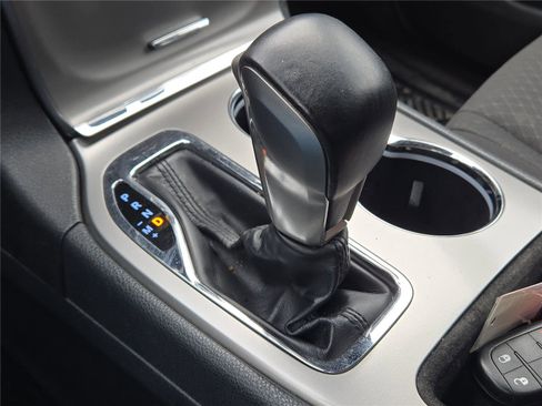 Used 2018 Jeep Grand Cherokee Laredo AWD/4WD image 21