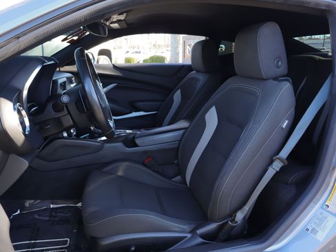 Used 2020 Chevrolet Camaro LT image 7