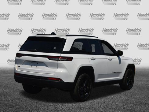Used 2023 Jeep Grand Cherokee Altitude AWD/4WD image 7