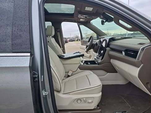 Used 2025 GMC Yukon Denali w/ Denali Reserve Package image 18