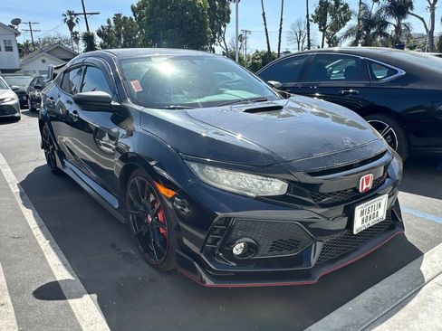 Used 2018 Honda Civic Type R image 2