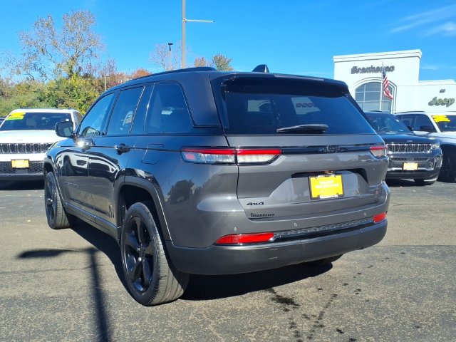 Certified 2023 Jeep Grand Cherokee Limited w/ Black Appearance Package AWD/4WD image 4