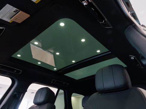 Used 2024 Land Rover Range Rover SE image 21