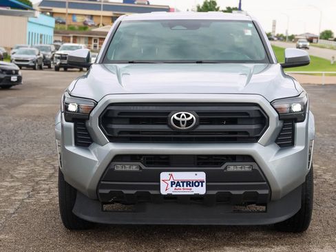 Used 2024 Toyota Tacoma SR5 AWD/4WD image 2