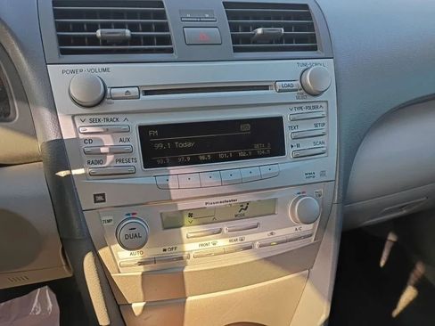 Used 2010 Toyota Camry XLE image 11