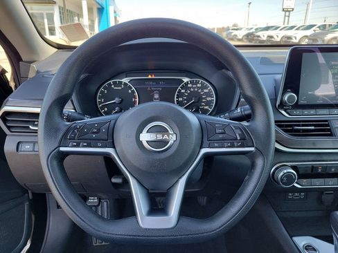 Used 2024 Nissan Altima 2.5 SV image 19