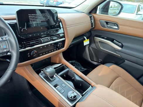 New 2025 Nissan Pathfinder Platinum w/ Cargo Package image 24