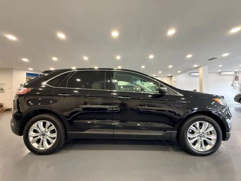 Used 2020 Ford Edge Titanium w/ Equipment Group 301A AWD/4WD image 8