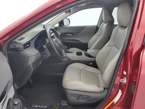 Used 2024 Toyota Venza LE AWD/4WD image 18