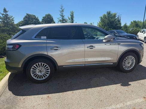 Used 2019 Lincoln Nautilus FWD image 4