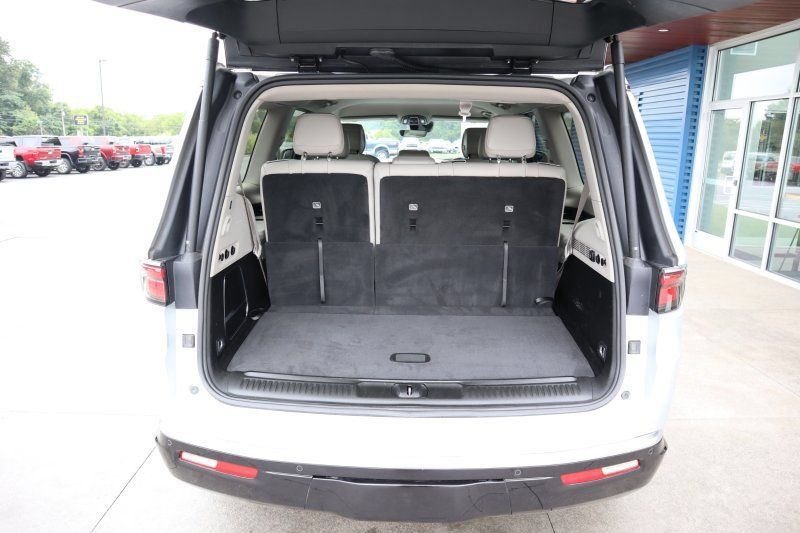 Used 2022 Jeep Wagoneer Series II AWD/4WD image 18