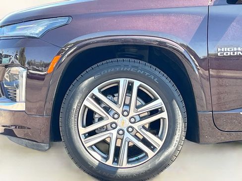 Used 2023 Chevrolet Traverse High Country FWD image 34