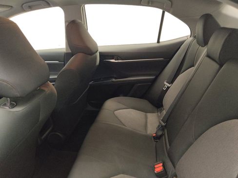 Used 2018 Toyota Camry LE image 18