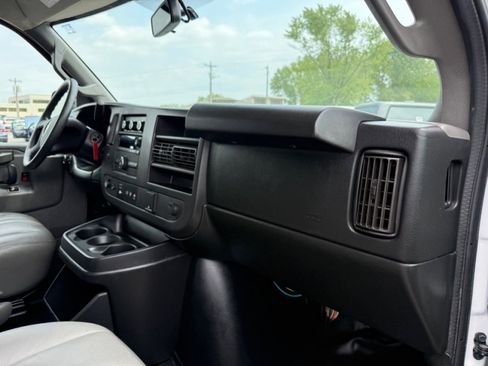 Used 2018 Chevrolet Express 2500 w/ Driver Convenience Package RWD image 19