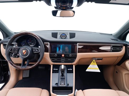 Certified 2026 Porsche Macan AWD/4WD image 30