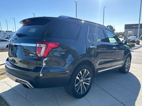 Used 2017 Ford Explorer Platinum AWD/4WD image 4