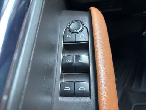 Used 2024 GMC Canyon AT4 w/ Canyon Safety Plus Package AWD/4WD image 18