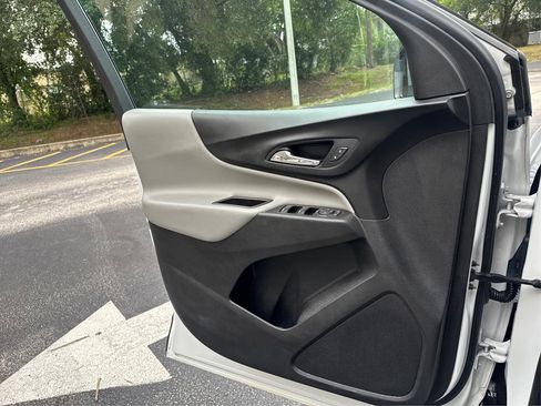 Used 2021 Chevrolet Equinox LS w/ LS Convenience Package image 19