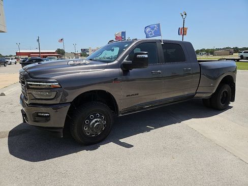 Used 2025 RAM 3500 Laramie AWD/4WD image 2