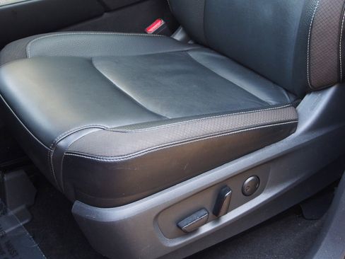 Used 2024 Nissan Pathfinder SL w/ SL Premium Package image 19