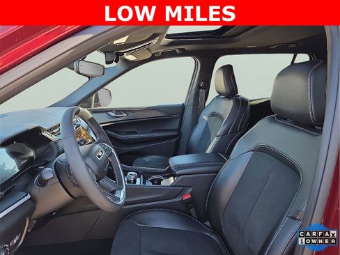 Used 2024 Jeep Grand Cherokee L Altitude image 14