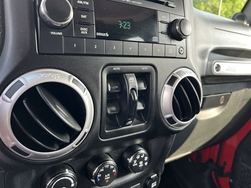 Used 2014 Jeep Wrangler Unlimited Sahara w/ Connectivity Group AWD/4WD image 26