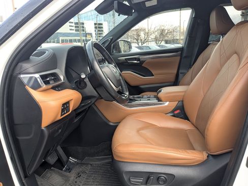 Used 2023 Toyota Highlander Platinum image 25