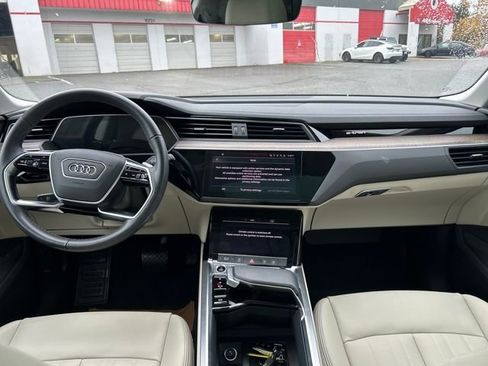 Used 2024 Audi Q8 e-tron Premium image 14