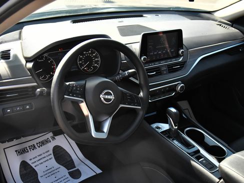 Used 2024 Nissan Altima 2.5 SV image 14