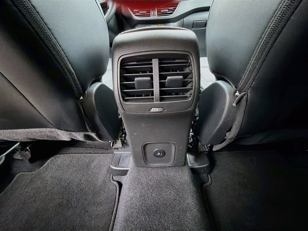 Used 2025 Ford Escape Platinum AWD/4WD image 35