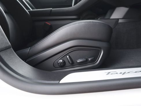 New 2026 Porsche Taycan image 30