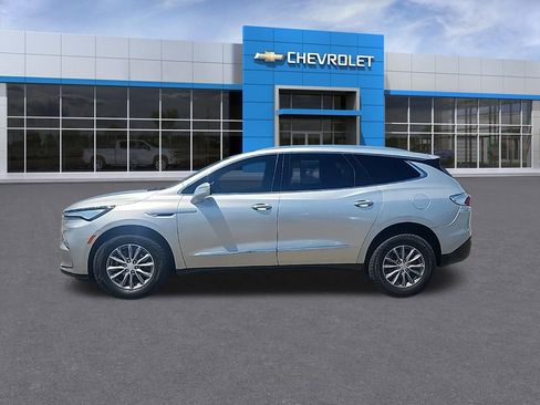 Used 2022 Buick Enclave Essence AWD/4WD image 2