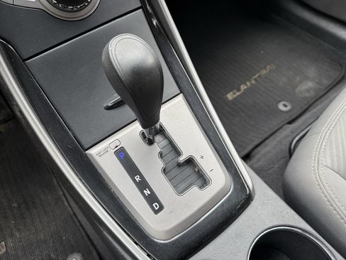 Used 2013 Hyundai Elantra GLS w/ Preferred Pkg image 17